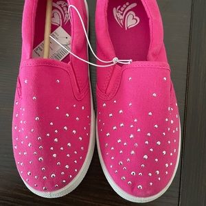Children place pink shoes size 5 youth